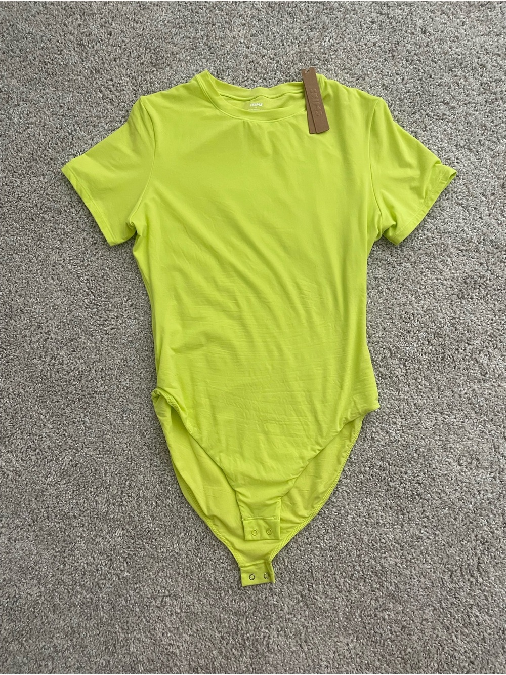 SKIMS Fits Everybody Daffodil  Short Sleeve Bodysuit